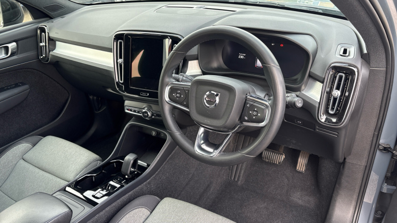 Volvo XC40 2.0 B3P Plus Dark 5dr Auto Petrol Estate